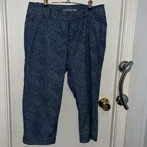 Dockers capris paisley print
